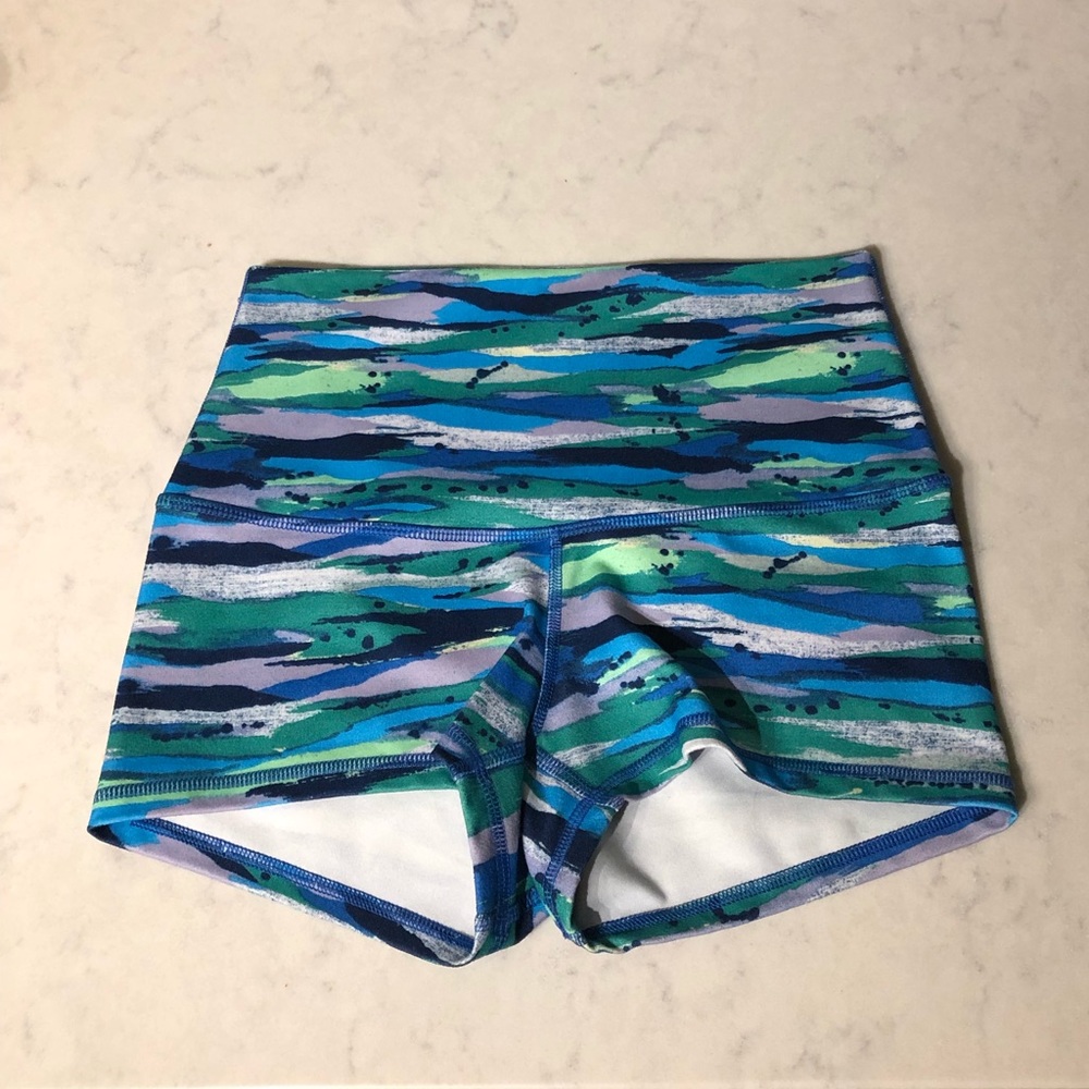 Lululemon boogie shorts size 6